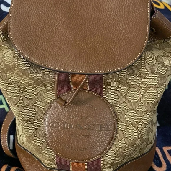 DEMPSEY DRAWSTRING BACKPACK IN SIGNATURE JACQUARD WITH COACH PATCH AND STRIPE Coach Outlet Dempsey Drawstring Backpack In Signature  main image 3